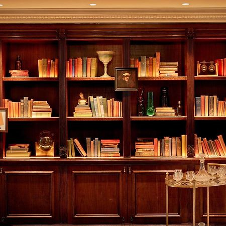 100 Queen'S Gate Hotel London, Curio Collection By Hilton Интериор снимка Library at the St. Regis