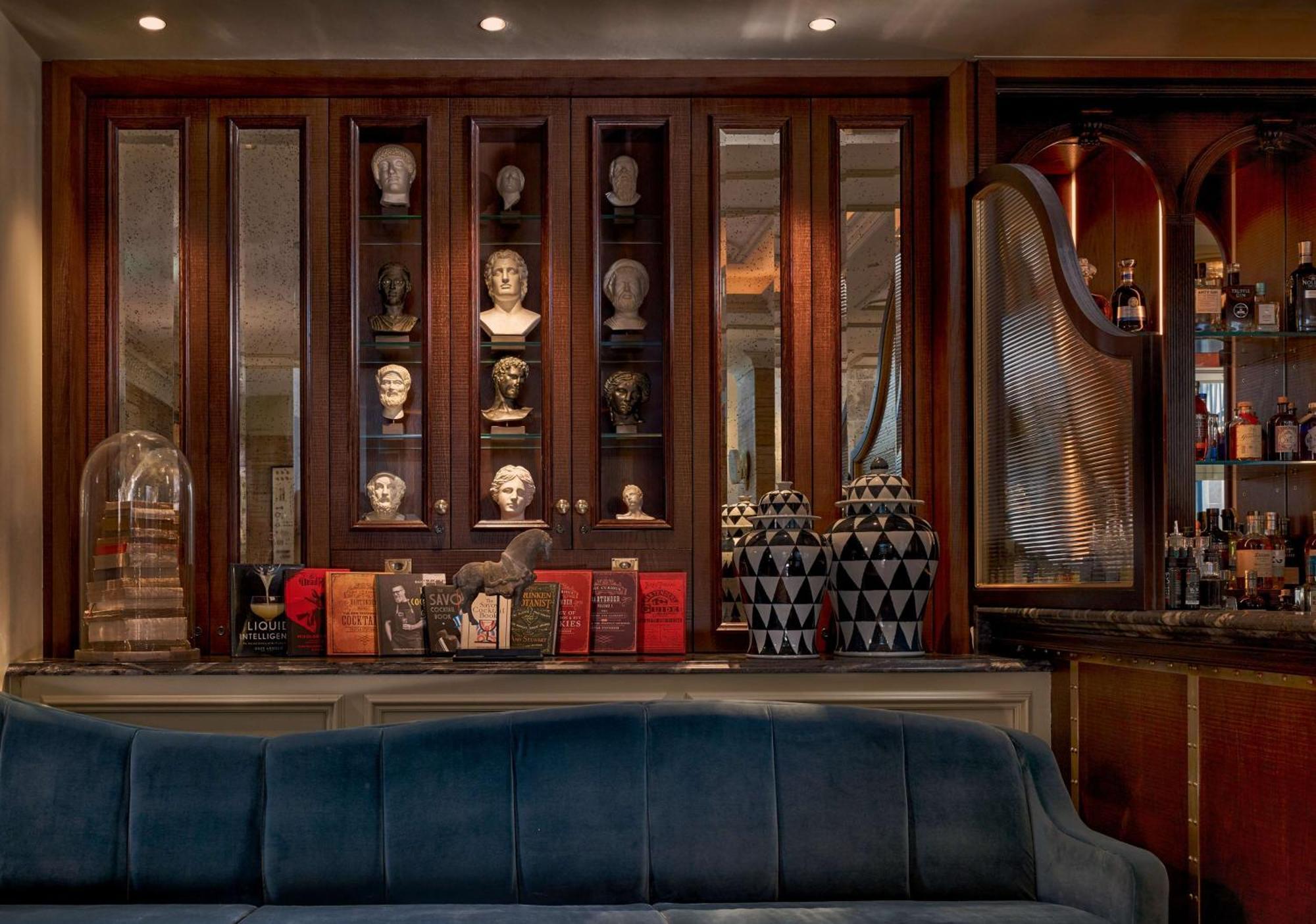 100 Queen'S Gate Hotel London, Curio Collection By Hilton Съоръжения снимка The bar at the London Edition