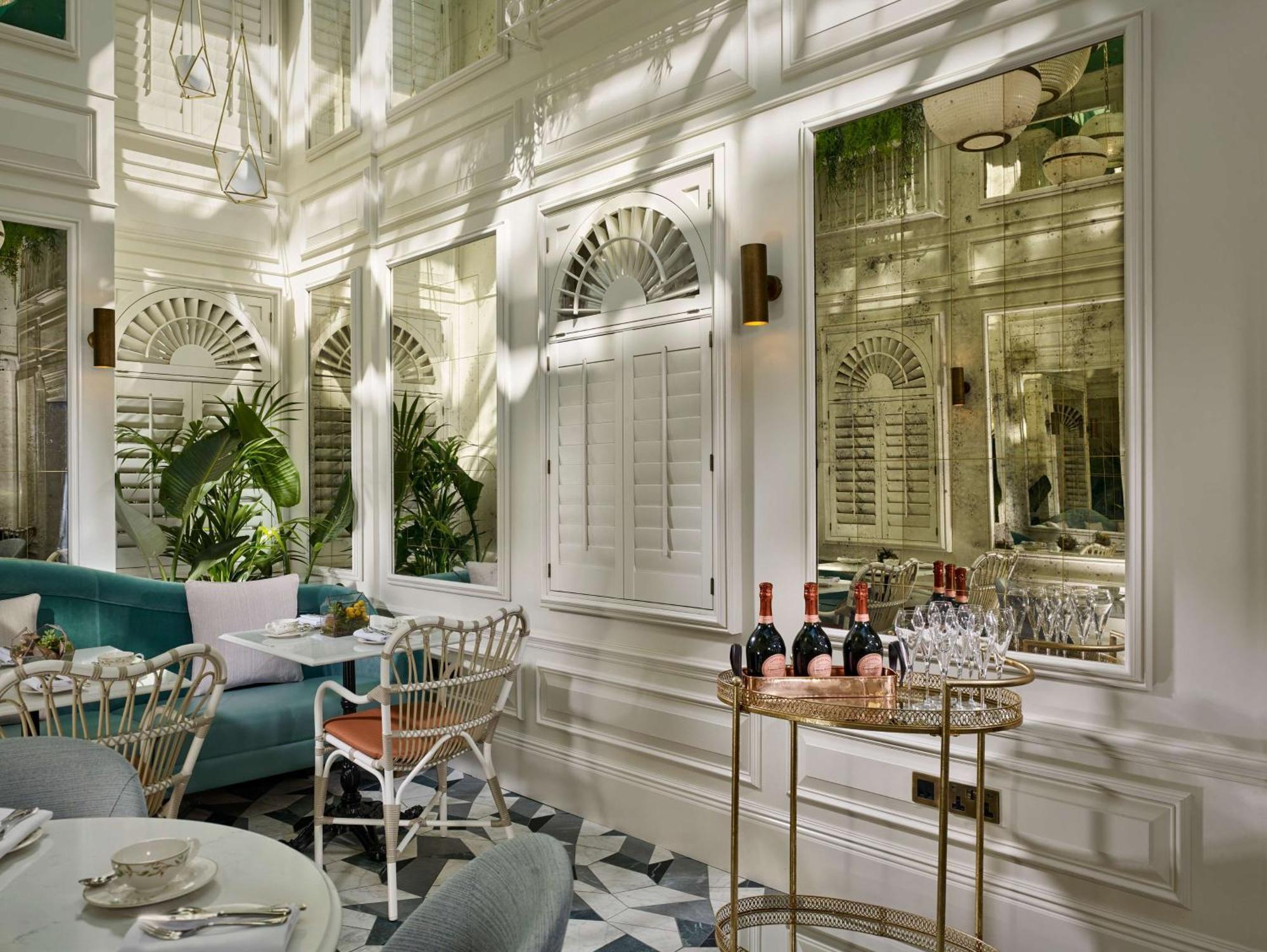 100 Queen'S Gate Hotel London, Curio Collection By Hilton Съоръжения снимка The interior of the restaurant