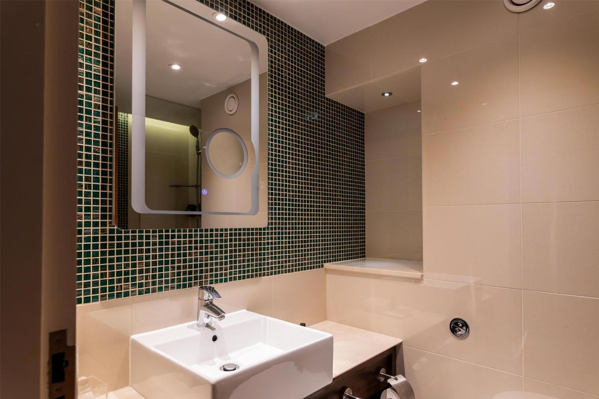 100 Queen'S Gate Hotel London, Curio Collection By Hilton Екстериор снимка